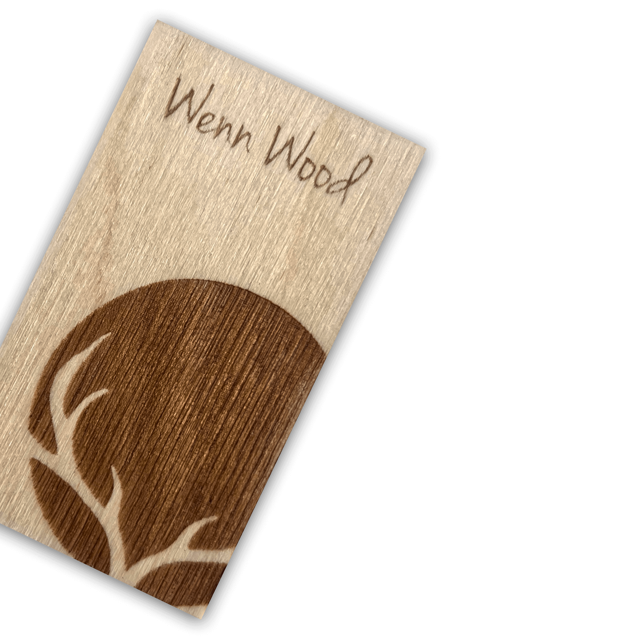 Planche de bouleau gravée avec le logo de la marque Wenn Wood